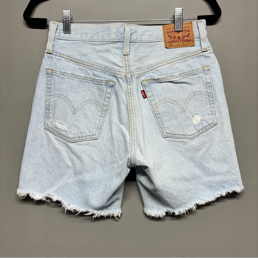 ✨ Levi’s 501 High-Rise Cut-Off Denim Shorts – Size 26 - Picture 2 of 12